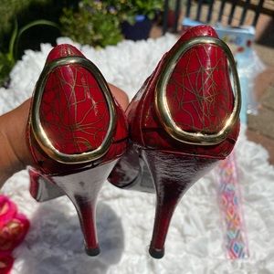 Naughty Monkey Red Gold Leather Heels Size 8.5